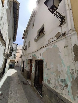 Casa adosada en venta en Baza