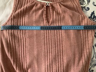 Camiseta SHEIN sin mangas rosa talla S