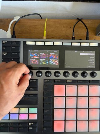 Native Instruments Maschine +
