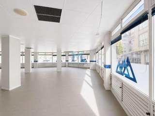Local comercial en venta en Cee