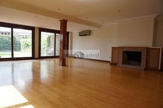 Casa pareada en alquiler en Piovera - Conde Orgaz en Madrid