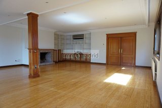 Casa pareada en alquiler en Piovera - Conde Orgaz en Madrid
