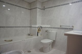 Casa pareada en alquiler en Piovera - Conde Orgaz en Madrid