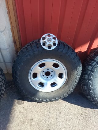 Toyo Mud Terrain 265/75R16  y llantas Nissan