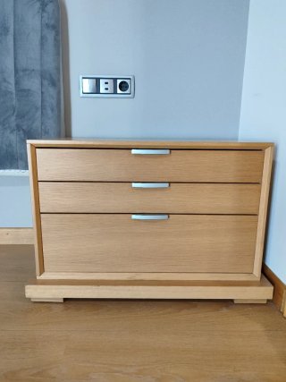 Mueble zapatero y mesitas de madera