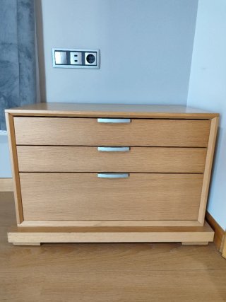 Mueble zapatero y mesitas de madera