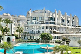 Dúplex en venta en Playa de la Fontanilla en Marbella