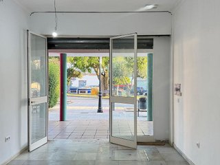 Local comercial en venta en Umbrete
