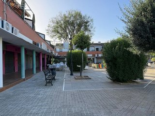Local comercial en venta en Umbrete