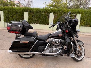 Harley Davidson Electra Glide Negra