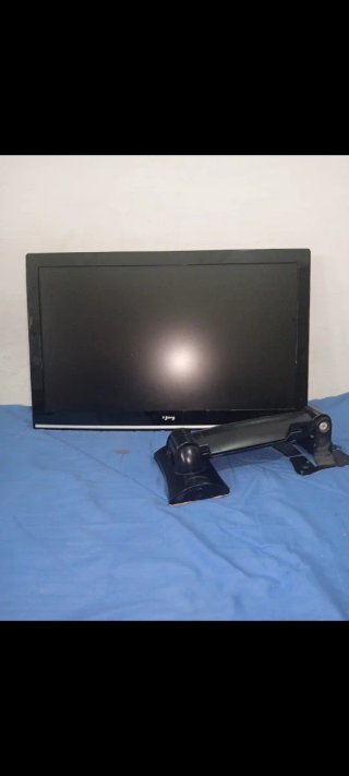 Troy TV con soporte de pared