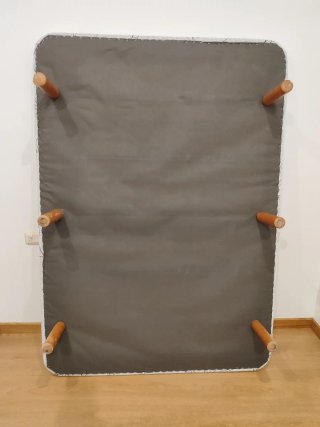 Base de cama metálica y de madera