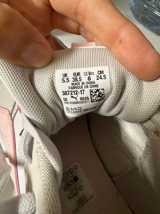 Zapatillas Puma blancas y rosas