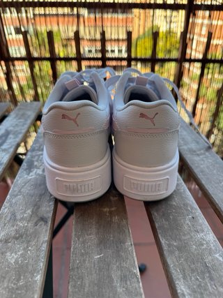 Zapatillas Puma blancas y rosas