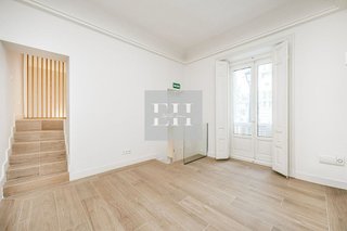 Local comercial en alquiler en Almagro en Madrid