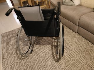 Silla de ruedas seminueva, usada durante 30 días.