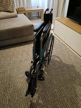 Silla de ruedas seminueva, usada durante 30 días.