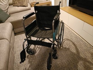 Silla de ruedas seminueva, usada durante 30 días.