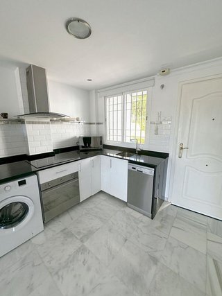 Piso en venta en Los Naranjos - Las Brisas en Marbella