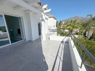 Piso en venta en Los Naranjos - Las Brisas en Marbella
