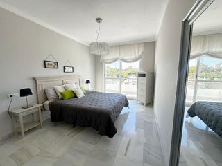 Piso en venta en Los Naranjos - Las Brisas en Marbella