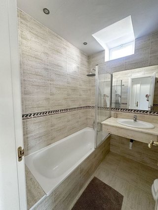 Piso en venta en Los Naranjos - Las Brisas en Marbella