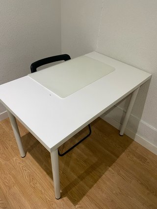 Mesa de estudio blanca