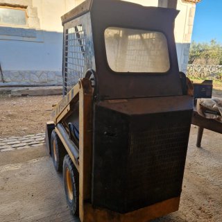 Minicargadora MF 503