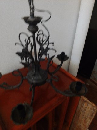 Lámpara de metal forjado