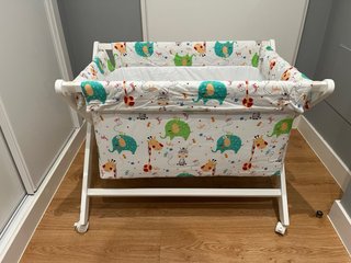 Minicuna bebé con estampado infantil