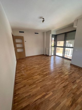 Piso en alquiler en San Juan Bautista en Madrid