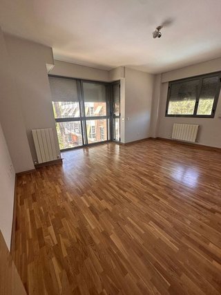 Piso en alquiler en San Juan Bautista en Madrid