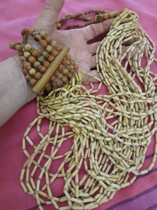 Collana etnica multifilo legno e perline