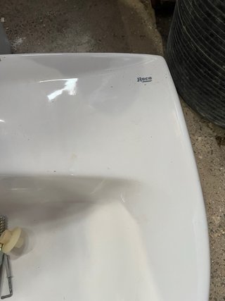 Lavabo de cerámica con pedestal