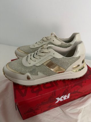Zapatillas Michael Kors Beige y Doradas Mujer