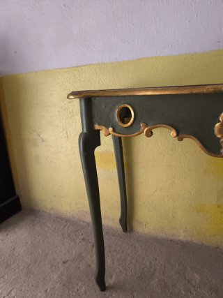 Mesa y silla antigua S. XVIII