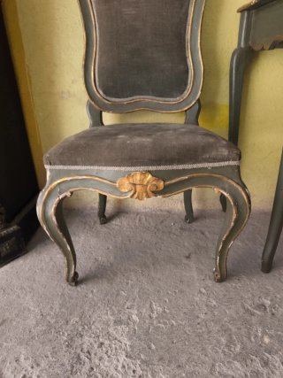 Mesa y silla antigua S. XVIII