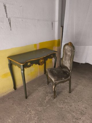 Mesa y silla antigua S. XVIII