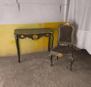 Mesa y silla antigua S. XVIII