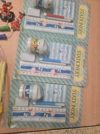 Lote papelería antiguo: reglas, lápices, gomas