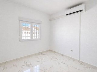 Casa adosada en alquiler en La Siesta - El Salado - Torreta en Torrevieja