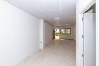 Local comercial en alquiler en Cervantes en Granada