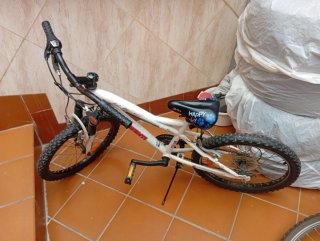 Bicicleta infantil blanca