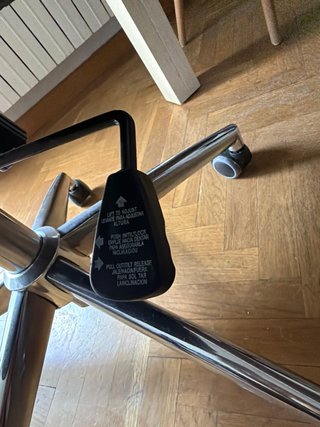 Silla de oficina ergonómica negra