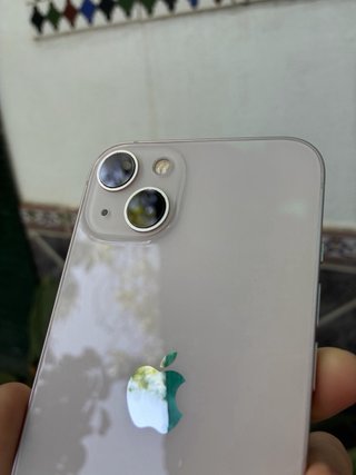 iPhone 13 256GB con caja y cargador.