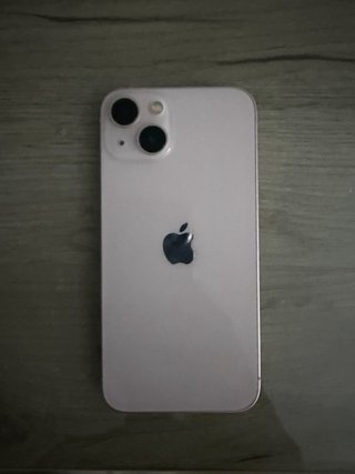 iPhone 13 256GB con caja y cargador.