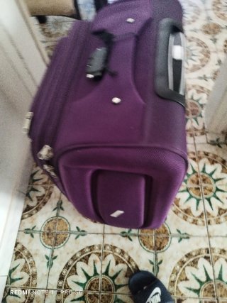 Maleta de viaje morada