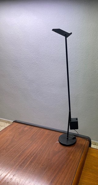 Lámpara de mesa moderna negra