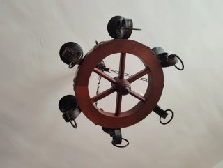 Lámpara rústica forja y madera.