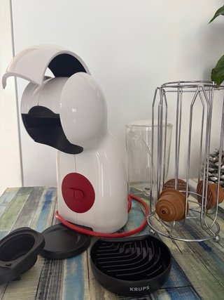 Cafetera Dolce Gusto; como nueva. Blanca